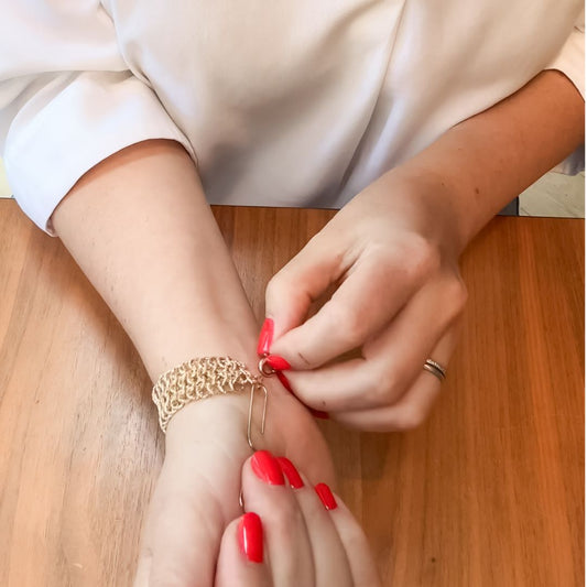 How to Put On a Bracelet By Yourself