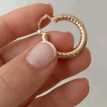 Les Intemporelles - Diamond cut hoop earrings
