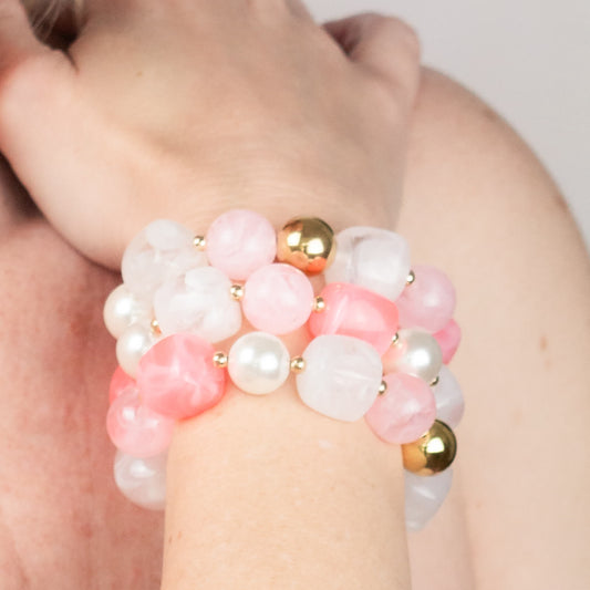 Woman wearing lemonade pink statement beaded bracelet, gold plated, Douceur Acidulée collection by Hélène Elisabeth
